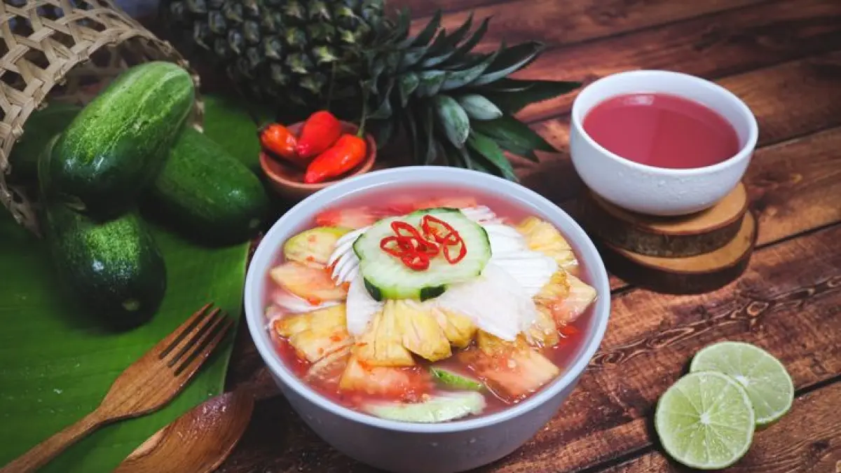 Kuliner Bali wajib dicoba, mulai nasi ayam Bu Oki, rujak kuah pindang hingga seafood pinggir pantai yang bikin ngiler (Pinterest).