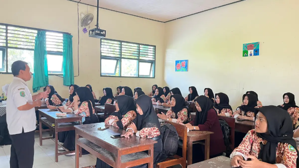 Pendaftaran peserta didik baru SMKN 1 POGALAN berjalan sesuai jadwal dari Disdik Jawa Timur. ( GUNAWAN / RADAR TRENGGALEK)