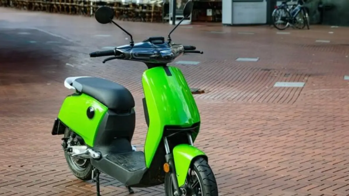 Subsidi konversi motor listrik resmi naik jadi Rp15 juta mulai Februari 2026. Motor bensin bisa disulap hampir gratis.
( freepik.com )