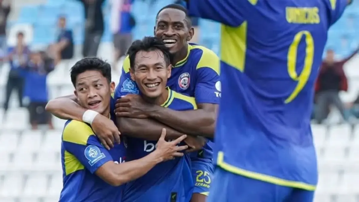 Arema FC incar Mario Balotelli, Sergi Roberto, dan Divock Origi untuk musim 2026/2027! Simak daftar pemain baru dan rumor transfer Singo Edan di sini!(Pinterest)