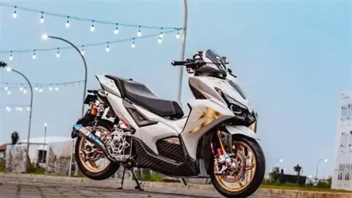 Biaya modif Aerox Turbo ala Dimas Begini tembus Rp20 juta. Ini rincian lengkap upgrade body, suspensi, knalpot hingga mesin.