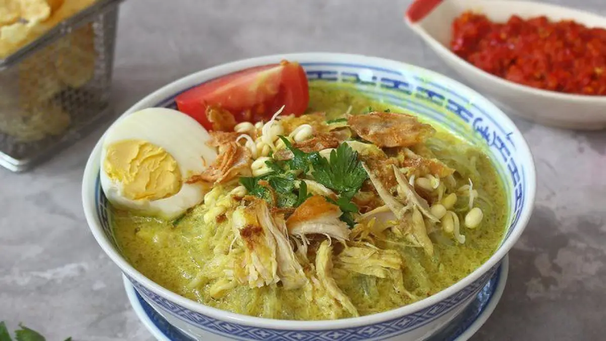 Cari makanan khas Jawa Timur paling hits? Intip daftar 5 kuliner ikonik dari Rawon hingga Soto Lamongan dengan koya gurih yang bikin ketagihan di sini!(Pinterest)