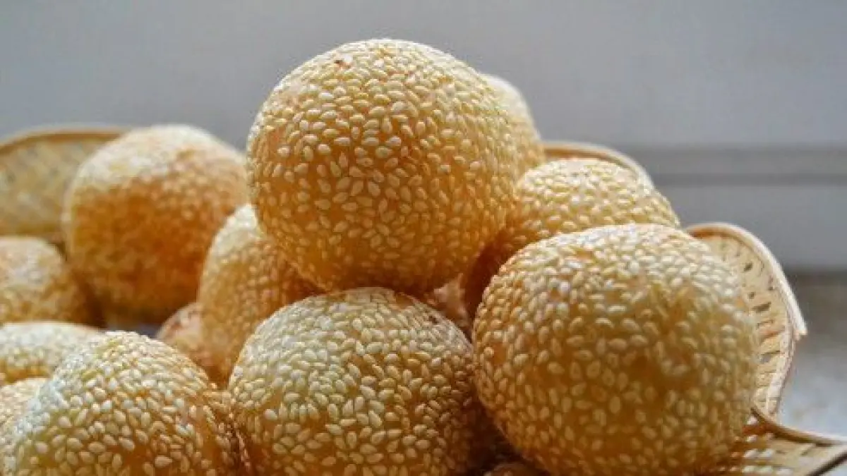 Cari oleh-oleh khas Mojokerto? Simak 7 rekomendasi wajib, mulai dari onde-onde legendaris, kerupuk ngimbli, hingga kerajinan bambu yang cantik!(Pinterest)