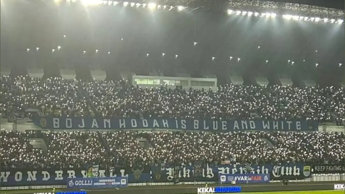 Gaji pemain Persib Bandung 2025-2026 bikin heboh. Tom Haye, Marc Klok hingga Federico Barba dibayar fantastis demi ambisi juara Asia.