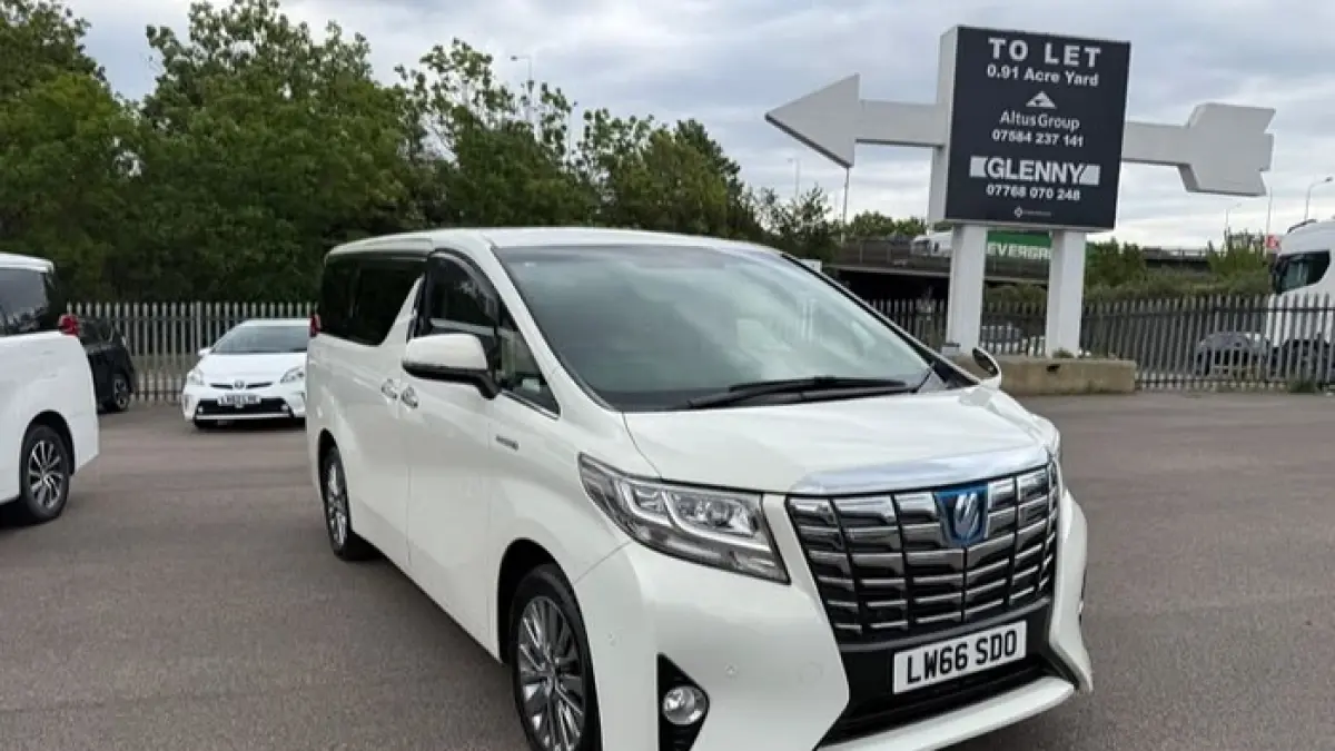 Harga Toyota Alphard 2021 bekas turun jadi Rp675 juta. King Mobilindo sebut Alphard tetap jadi mobil premium paling dicari. (Pinterest)