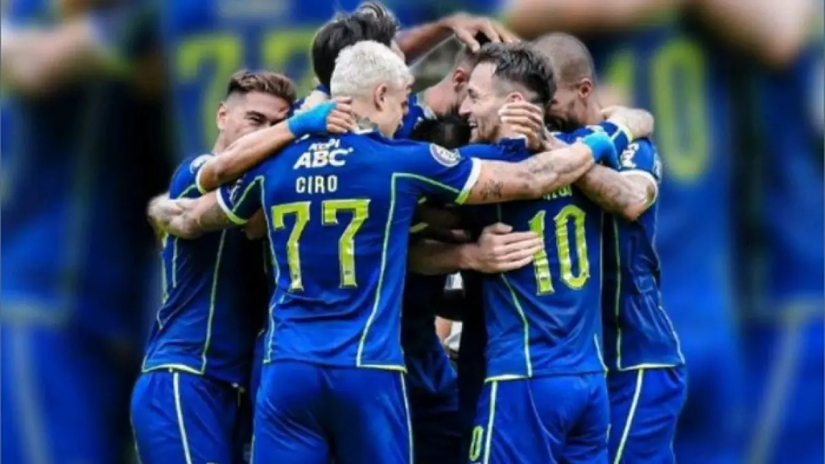 Persib Bandung juara tiga musim beruntun. Adam Alis dan Tyronne del Pino ungkap perjuangan berat raih bintang lima.