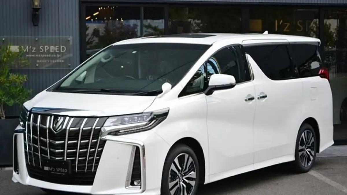 Toyota Alphard bekas Rp600 jutaan viral setelah dijual King Mobilindo. MPV premium ini disebut belum tergeser mobil listrik. (Pinterest)