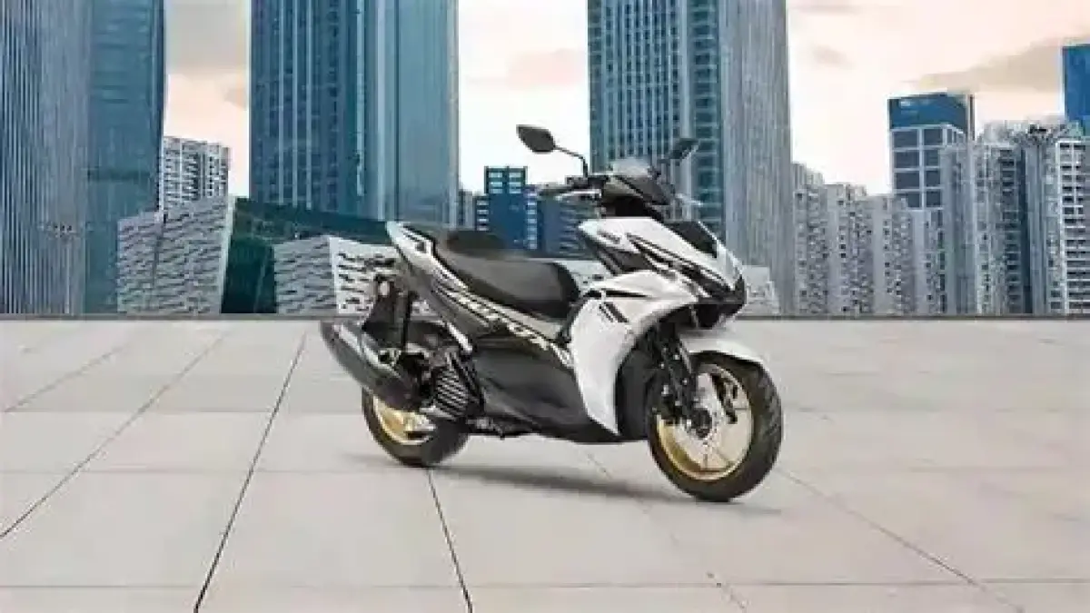 Yamaha Aerox Limited Edition kuning hitam resmi dipajang di Flagship Shop Jakarta dengan livery ala helm Arai dan mesin 155 cc VVA.