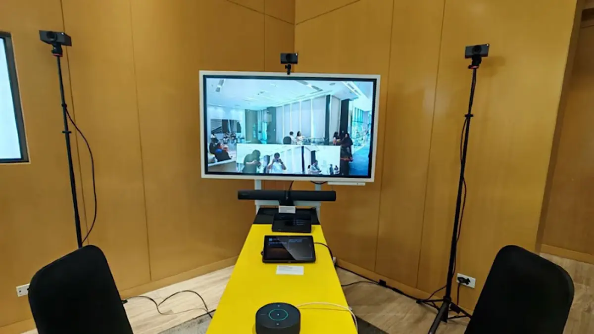 Jabra Panacast 50 Room System hadir sebagai solusi all-in-one meeting Teams dan Zoom dengan AI camera 180 derajat.(pinterest)
