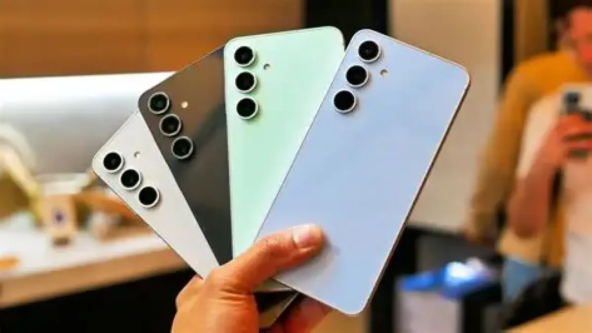 Harga Samsung Galaxy S24 FE turun jadi Rp6 jutaan. Masih worth it dibeli 2025 dengan Galaxy AI, kamera lengkap, dan One UI 7? (Pinterest).