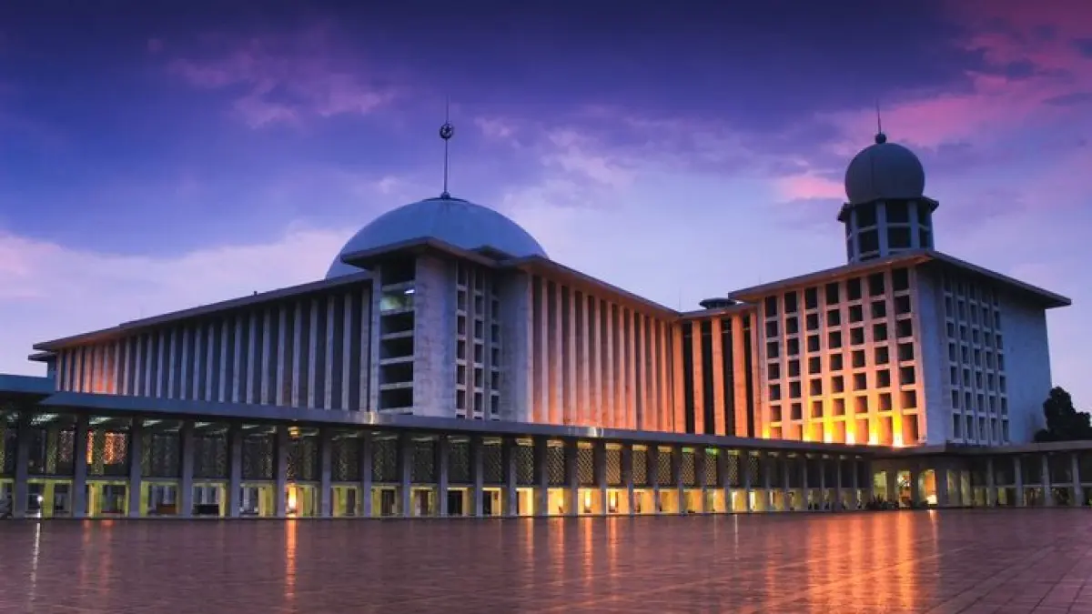 Makna Tersembunyi Masjid Istiqlal: Simbol Persatuan Bangsa hingga Filosofi Arsitektur yang Jarang Diketahui (Pinterest)