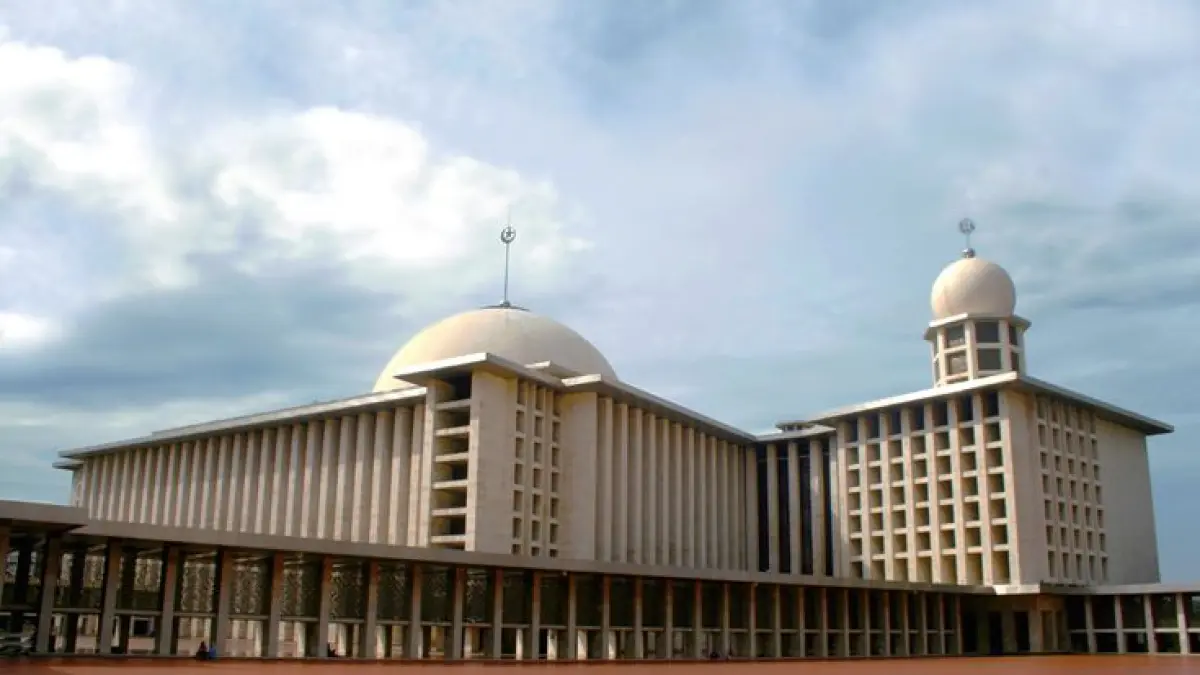 Makna Toleransi Masjid Istiqlal dan Katedral Jakarta: Dibangun Berseberangan, Ini Alasan Soekarno yang Mengejutkan (Pinterest)