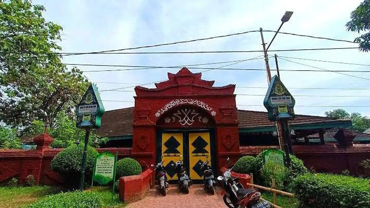 Masjid Agung Sang Ciptarasa Cirebon: Dibangun Semalam oleh Wali Sanga? Ini Fakta Sejarah, Arsitektur, dan Maknanya (Pinterest)
