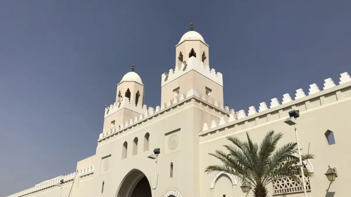 Masjid Bir Ali Jadi Titik Miqot Jamaah Umrah dari Madinah, Ribuan Jemaah Berkumpul Setiap Hari (Pinterest)