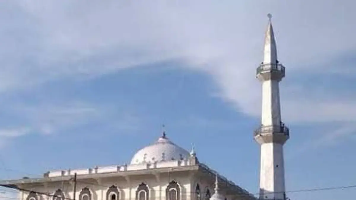 Masjid Nur Taubah Imam Lapeo Tak Pernah Sepi, Kisah Karomah hingga Peristiwa Aneh Jadi Daya Tarik Wisata Religi (Google.com)
