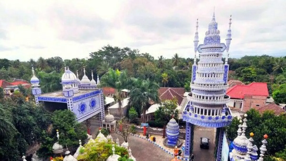 Masjid Tiban Turen Malang: Benarkah Dibangun Jin dalam Semalam? Ini Fakta Sejarah, Arsitektur, dan Misteri yang Terungkap (Pinterest)