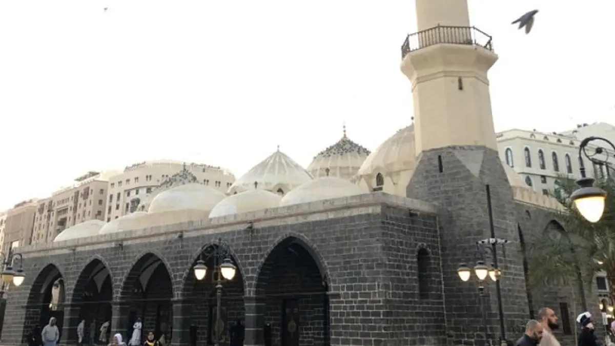 Sejarah Masjid Ghamamah di Madinah, tempat Rasulullah SAW melaksanakan salat Id dan salat istisqa hingga jadi wisata religi populer.(Gemini AI)