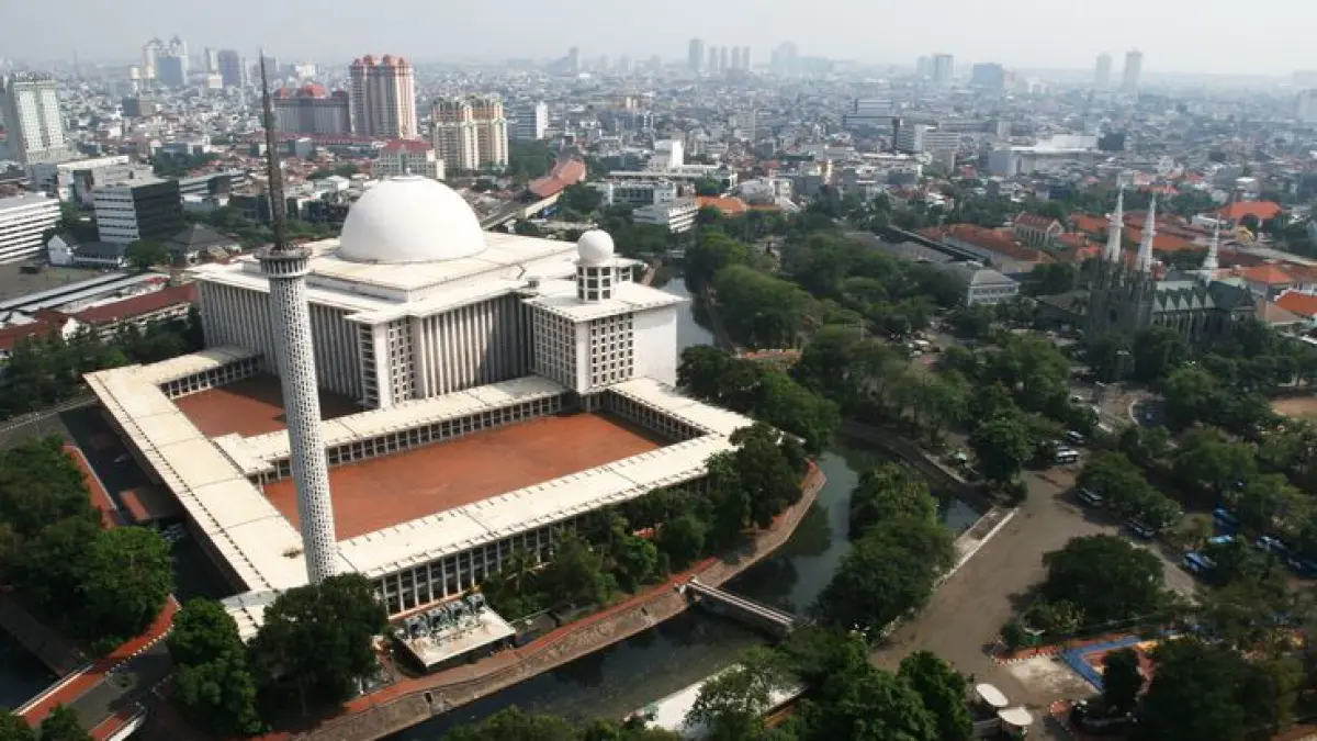 Sejarah Masjid Istiqlal dan Filosofinya: Dari Simbol Kemerdekaan hingga Mampu Tampung 200 Ribu Jemaah (Pinterest)