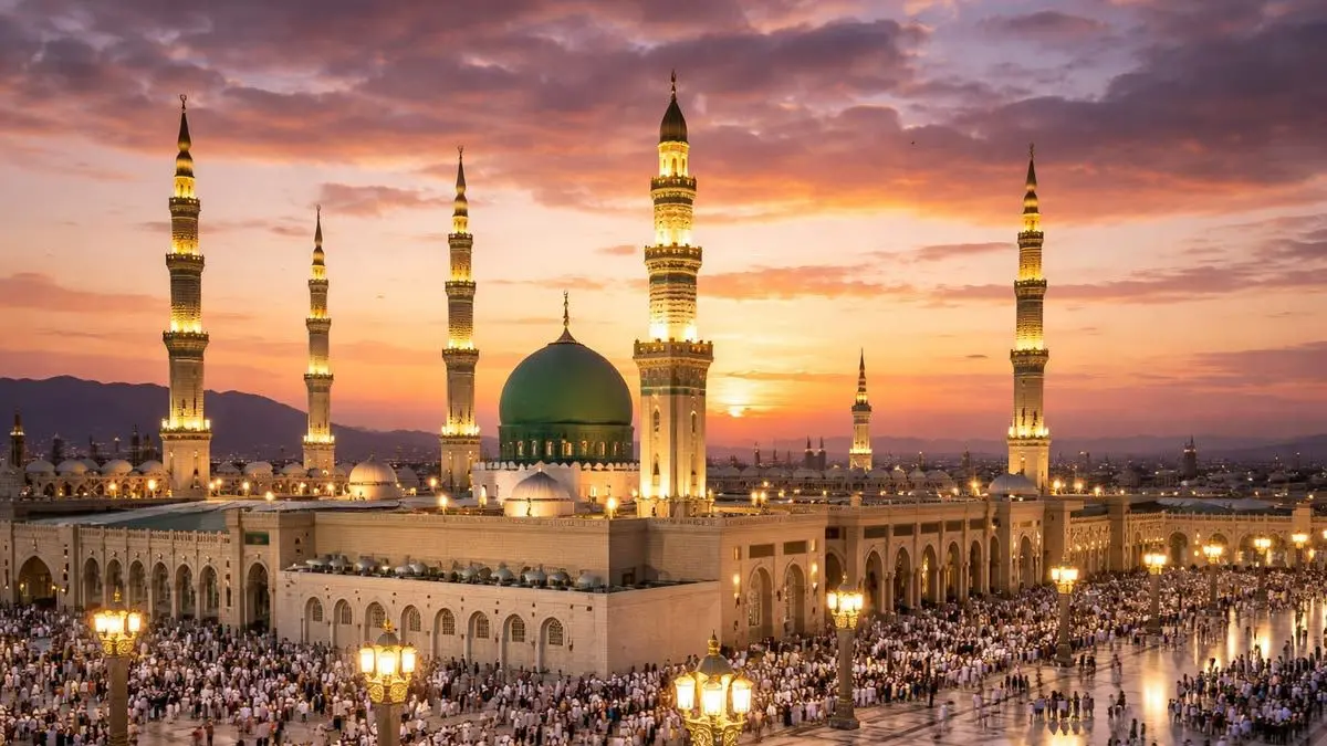 Sejarah Masjid Nabawi dari masa hijrah Rasulullah hingga menjadi pusat peradaban Islam dan salah satu masjid terbesar dunia.