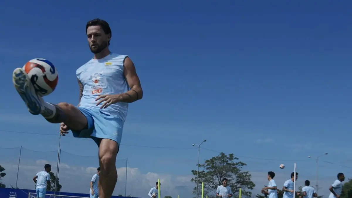 Rumor transfer Persib Bandung 2026-2027 memanas, striker 42 gol hingga trisula maut baru siap bawa Maung Bandung ke Asia.