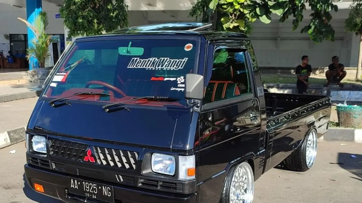 Harga Mitsubishi L300 bekas 2026 kembali menarik perhatian. Unit diesel tahun 2009 power steering dengan modifikasi lengkap dibuka Rp108 juta.(Gemini AI)
