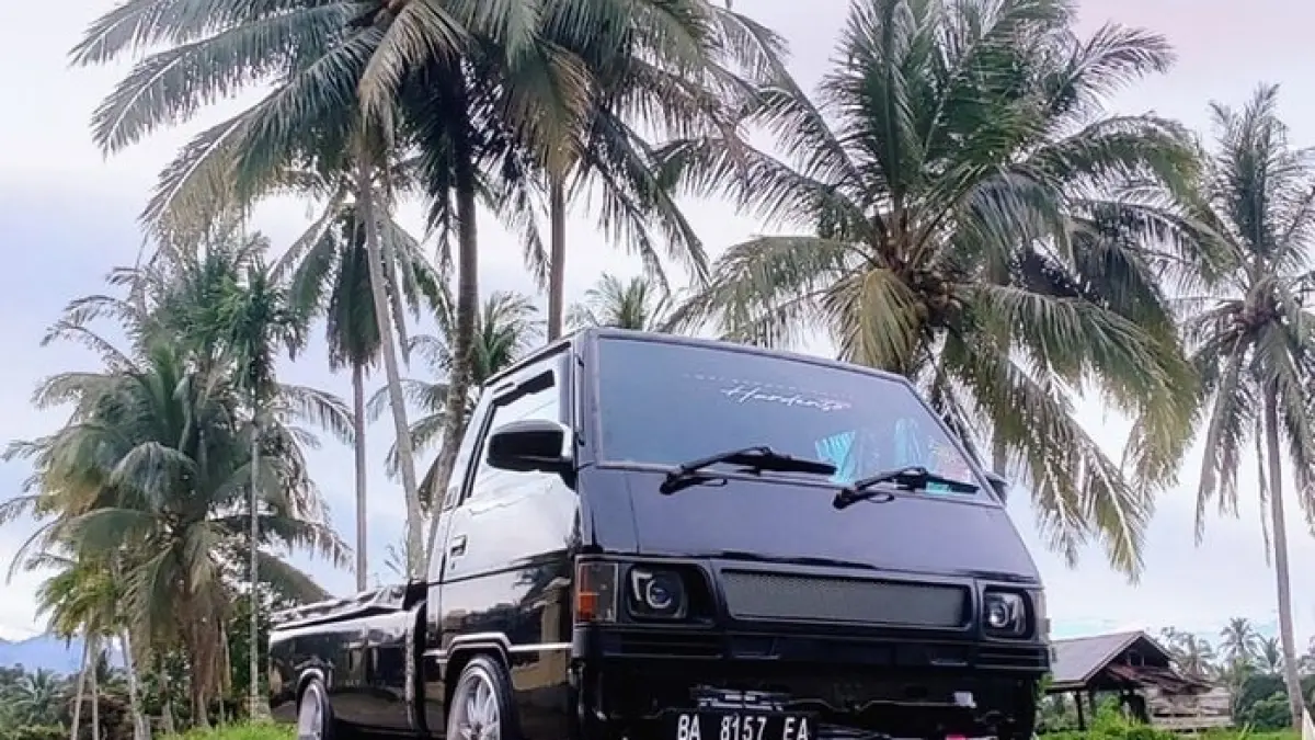 Harga Mitsubishi L300 Pick Up bekas 2026 masih diminati. Unit tahun 2010 bermesin diesel 2.500 cc disebut siap kerja untuk berbagai usaha.(Gemini AI)