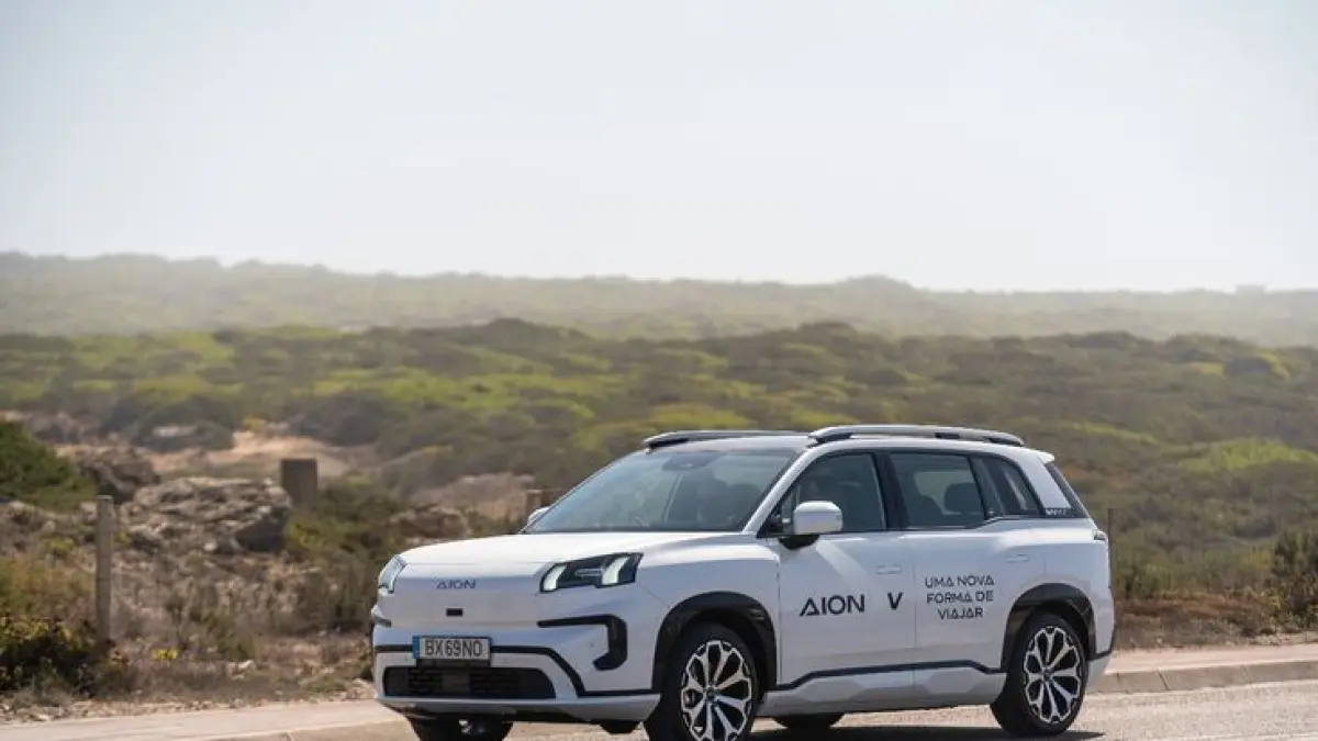 Review mobil listrik AION V Luxury: Ulasan lengkap SUV 400 jutaan dengan fitur kulkas, ban serep, dan jarak tempuh 600 km. Cek selengkapnya di sini!(Pinterest)