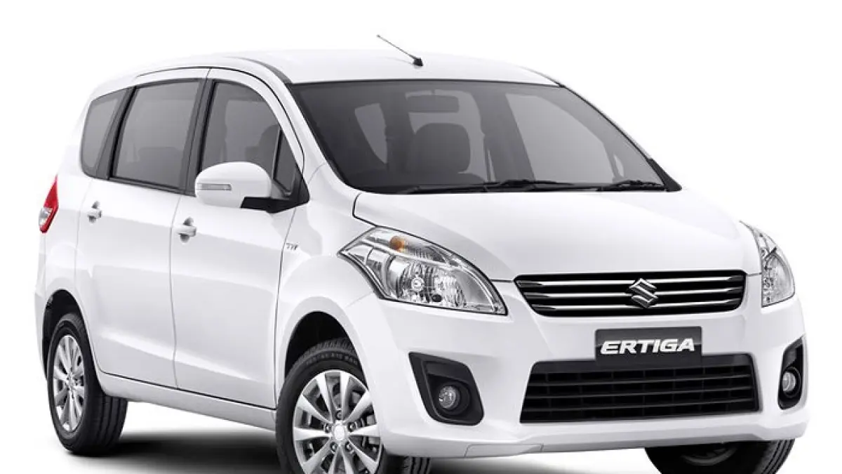 Suzuki Ertiga GL 2017 bekas masih diminati berkat kabin luas, jok nyaman, fitur lengkap, dan harga terjangkau untuk mobil keluarga.(Gemini AI)