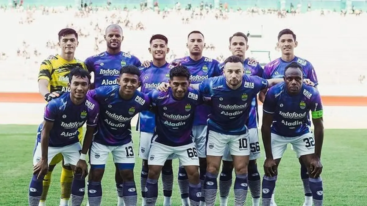 Rumor pemain Persib Bandung 2026/2027 heboh! Witan, Rizky Ridho hingga gelandang Brasil Rp43 Miliar masuk radar Maung Bandung.(Gemini AI)