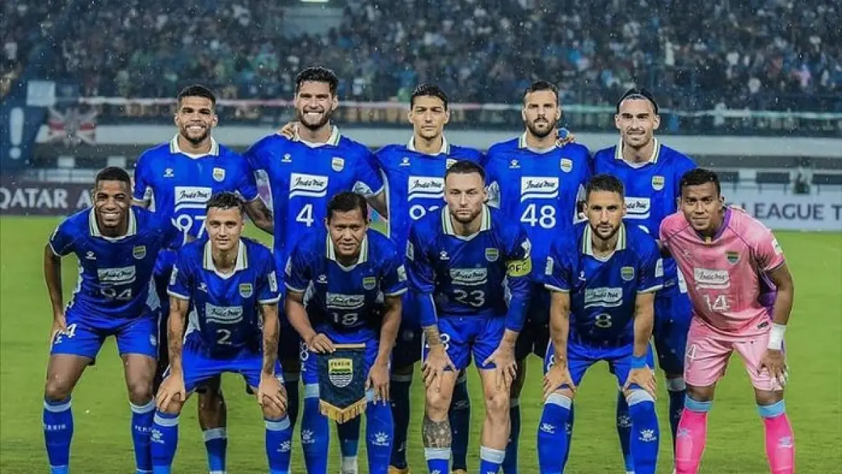 Rumor transfer Persib Bandung 2026/2027 memanas! Aiman Hussein, Bruno Moreira hingga bintang asing masuk radar Maung Bandung.(Gemini AI)