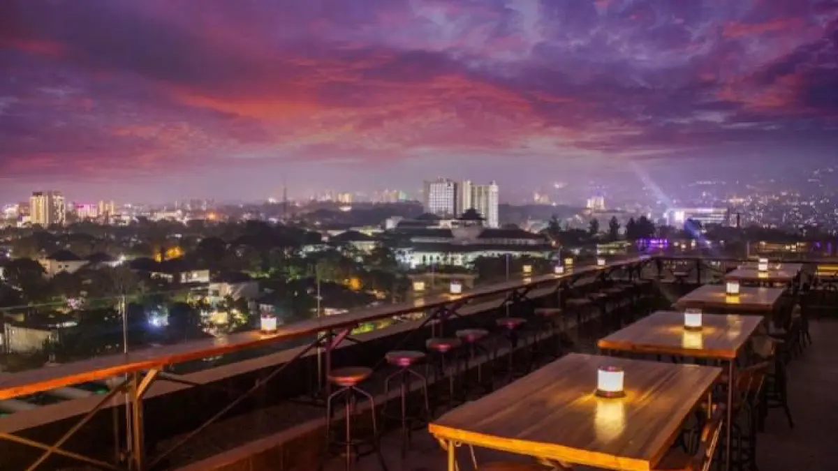 Cafe Bandung view bagus viral karena panorama alam indah, suasana nyaman, dan konsep kuliner modern yang menarik wisatawan.