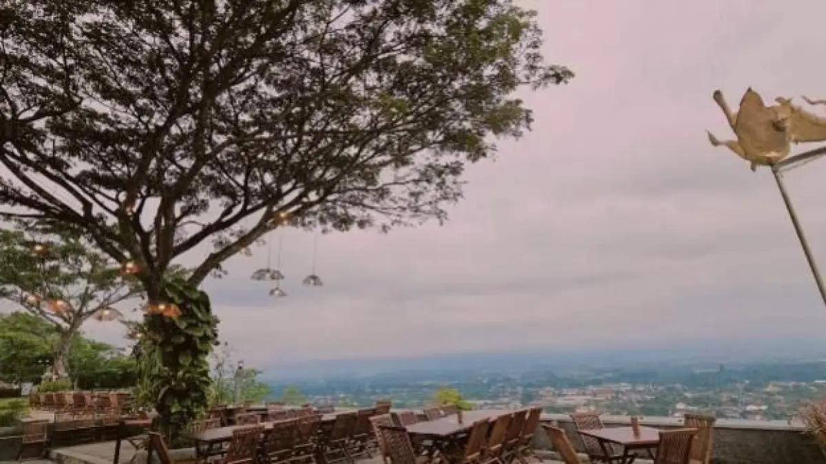 Tempat nongkrong Jogja aesthetic semakin viral karena konsep unik, suasana nyaman, dan spot foto menarik bagi wisatawan.
