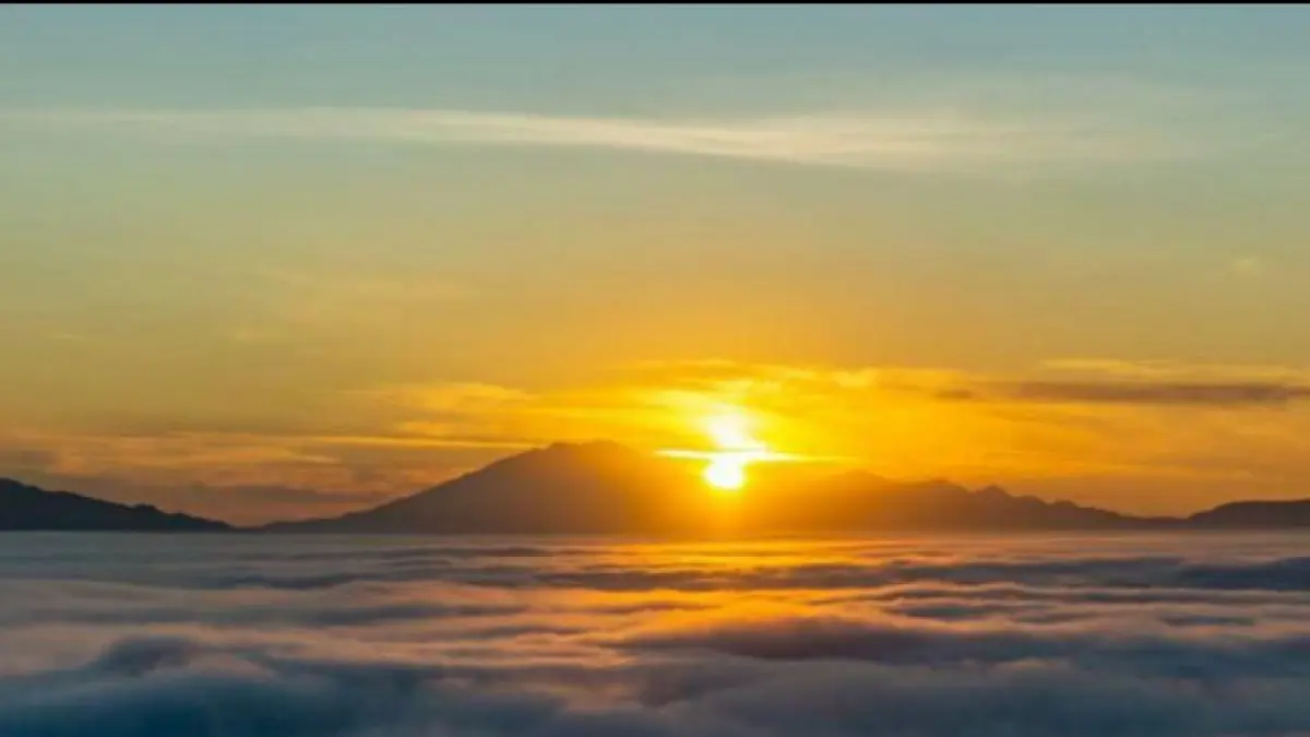Wisata alam Bandung terbaru viral 2026 dengan spot sunrise pegunungan, suasana sejuk, dan konsep alam yang masih natural.