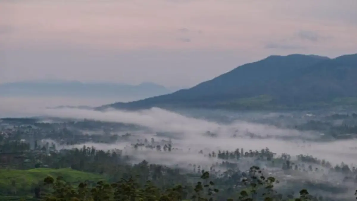 Wisata alam Bandung terbaru viral dengan hidden gem pegunungan, suasana tenang, dan pengalaman healing di alam terbuka.
