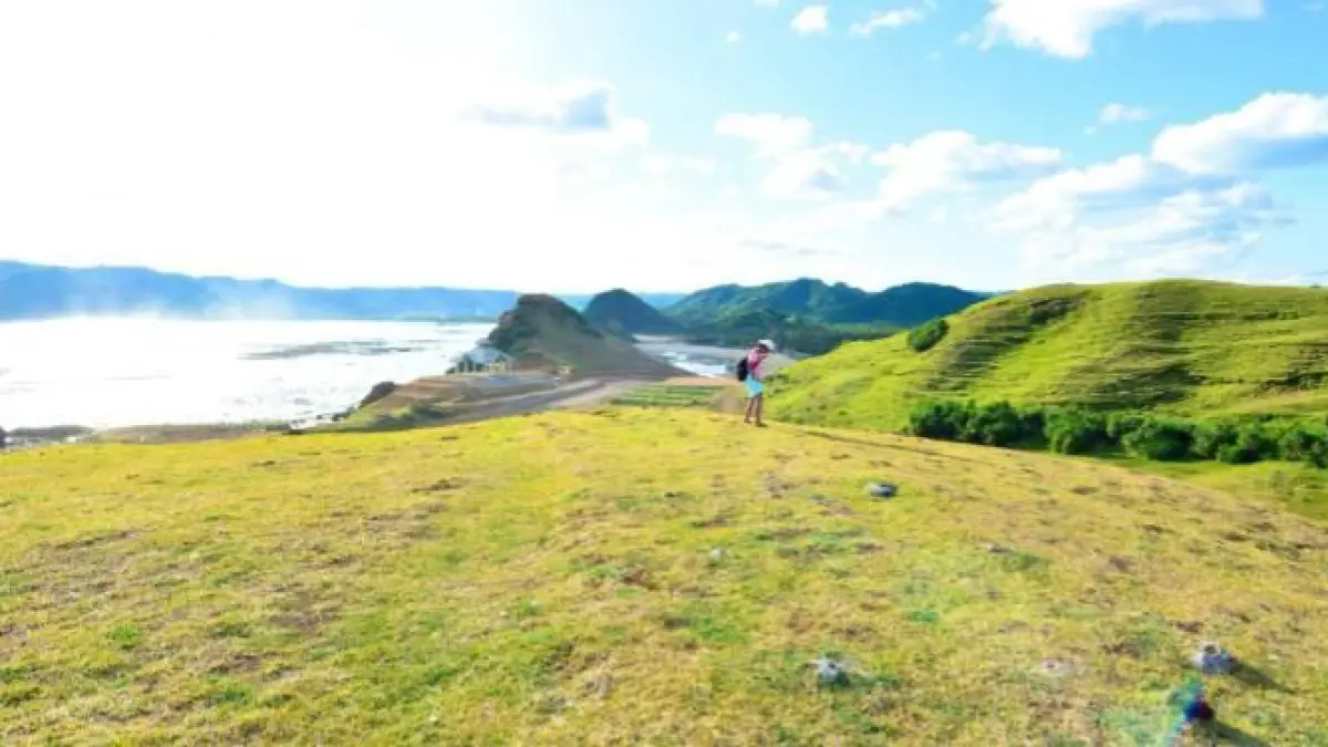 Bukit Lombok instagramable terbaru menawarkan panorama 360 derajat, spot foto viral, dan pemandangan alam yang memukau.