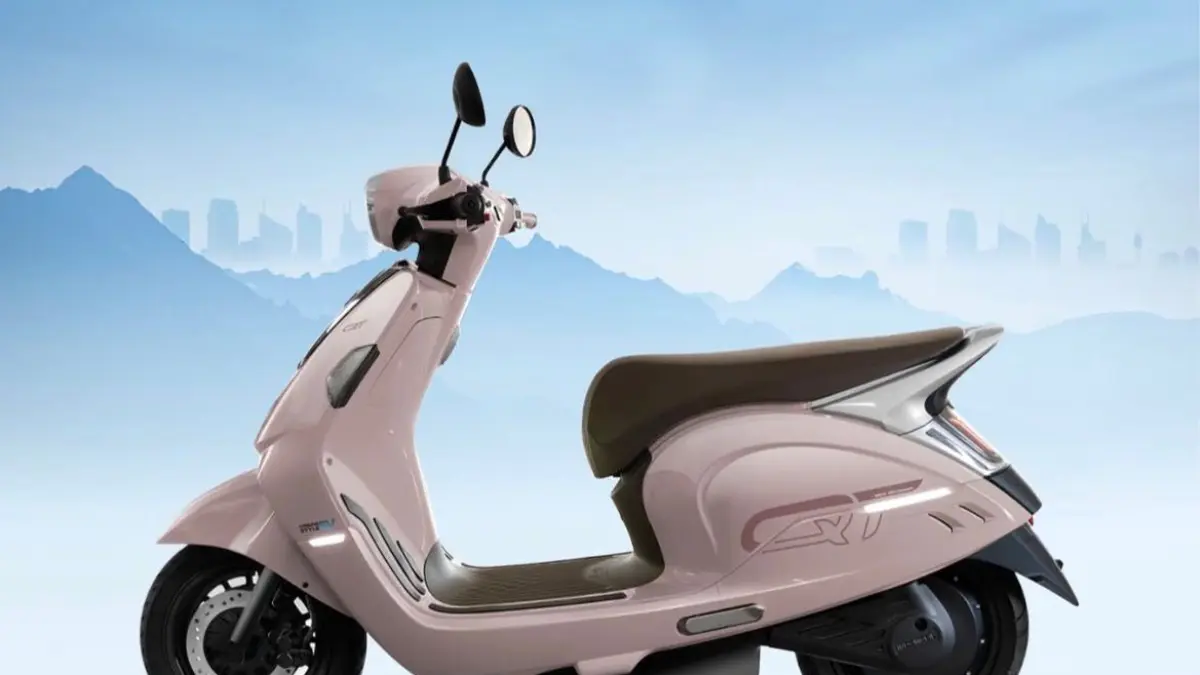 Indomobil Cutie hadir dengan harga Rp15 jutaan, desain skuter Eropa, ambient lighting, dan jarak tempuh hingga 135 km.