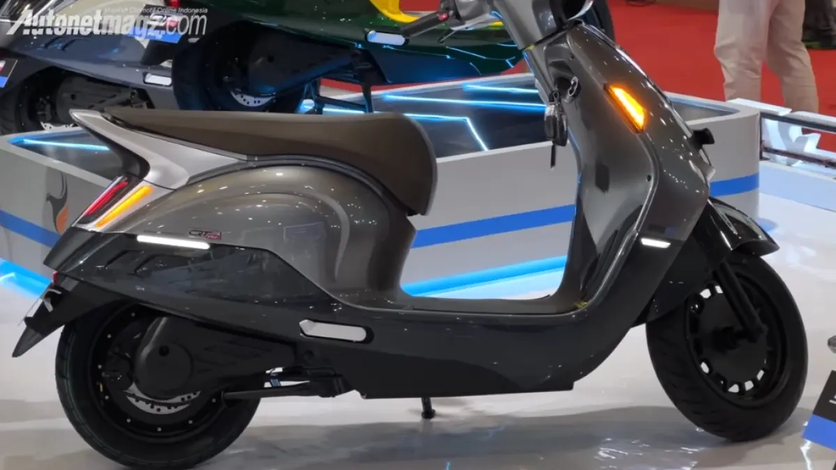 Indomobil eMotor QT hadir dengan desain retro, jarak tempuh 135 km, dan fitur modern, cocok untuk harian.
(Screenshot youtube)