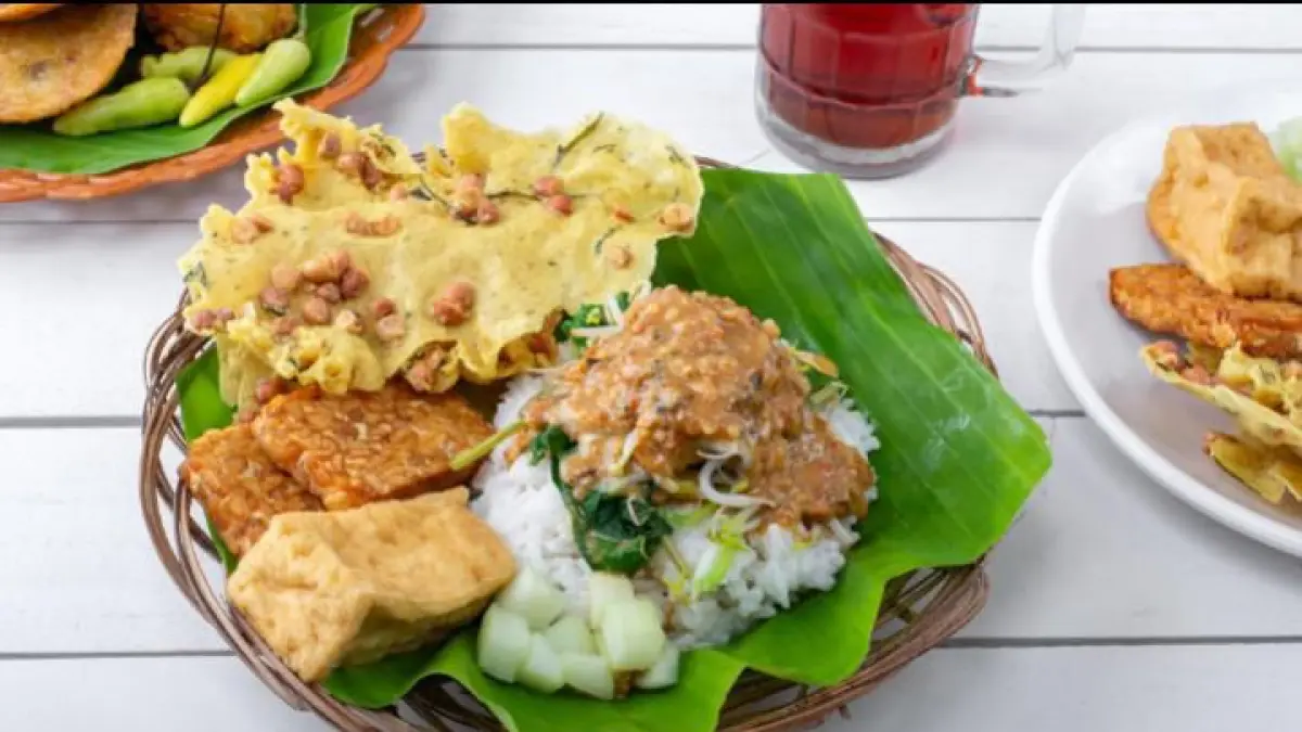 Kuliner tradisional Jawa Timur semakin diminati berkat cita rasa khas, rempah melimpah, dan warisan budaya yang tetap lestari.