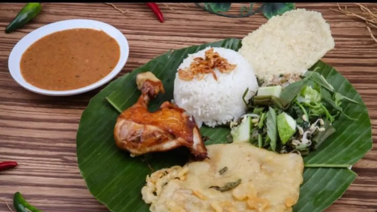 Kuliner tradisional Jawa Timur tetap digemari berkat cita rasa khas, rempah melimpah, dan warisan budaya yang terus lestari.
