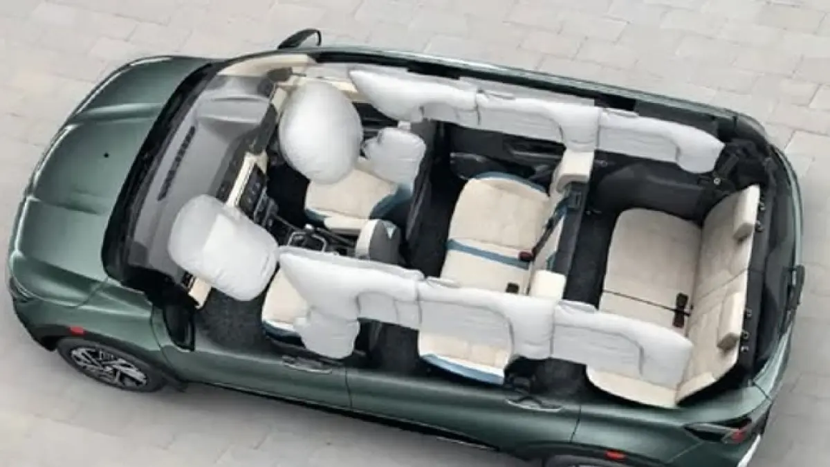 Nissan Gravite 2026 disebut siap menantang Toyota Avanza dengan desain SUV modern, fitur lengkap, dan harga yang kompetitif.(Gemini AI)