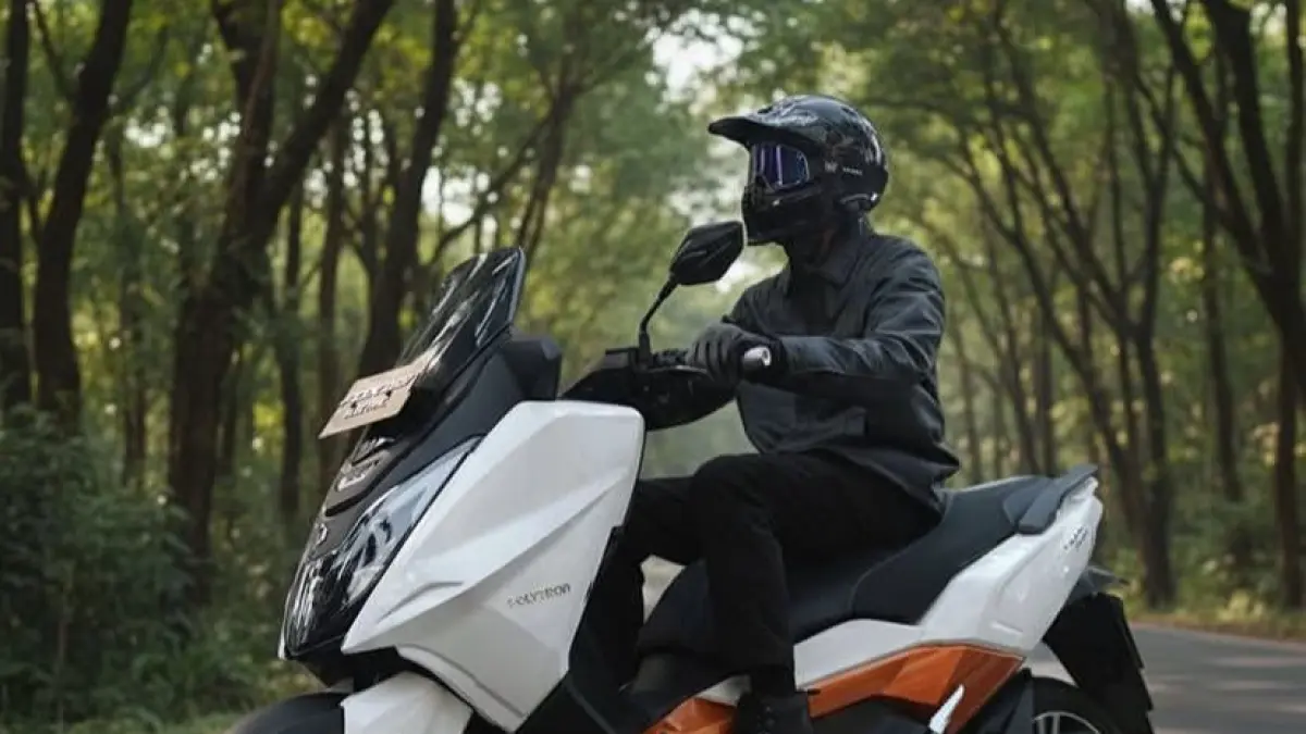 Resmi meluncur! Polytron Fox 350 bawa desain makin sporty, fitur cruise control canggih, dan skema sewa baterai irit hanya Rp15 jutaan.(Screenshot Instagram)