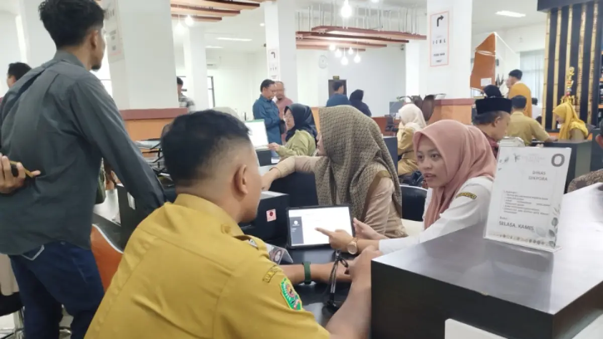 KERJA RAJIN: ASN di Pemkab Trenggalek nantinya dapat gaji ke-13. (ZAKI JAZAI/ RADAR TRENGGALEK)