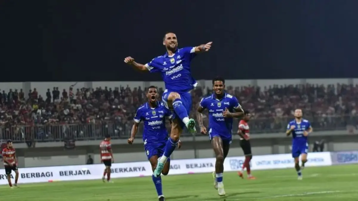 Pemain baru Persib Bandung 2026 jadi sorotan, Maung Bandung incar 3 pemain baru untuk perkuat skuad Liga 1 musim depan.