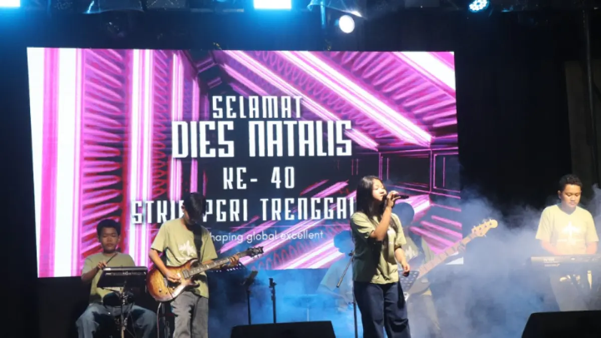 TEMBUS INTERNASIONAL: STKIP PGRI Trenggalek peringati dies natalis ke-40 tahun dengan tema Shapping Global Excellent. (FATRA ADITYA / RADAR TRENGGALEK)