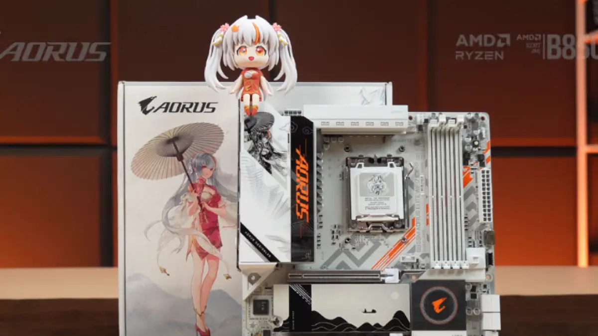 Motherboard anime Aorus B850M Elite WiFi 7 IceP tampil estetik, lengkap bonus figur waifu eksklusif. (YT. Nerd Reviews ID)
