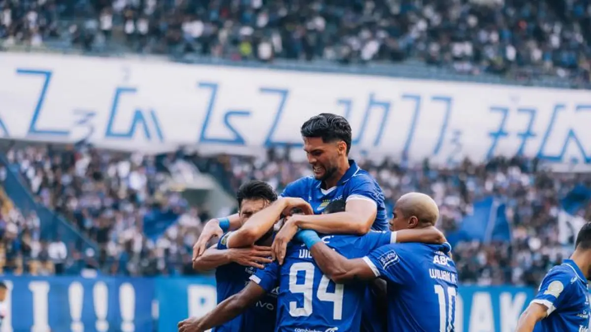 Simak daftar pemain baru Persib Bandung 2026 yang dirumorkan merapat. Ada Juan Mata hingga bintang Timnas Indonesia. Cek selengkapnya di sini!(Pinterest)