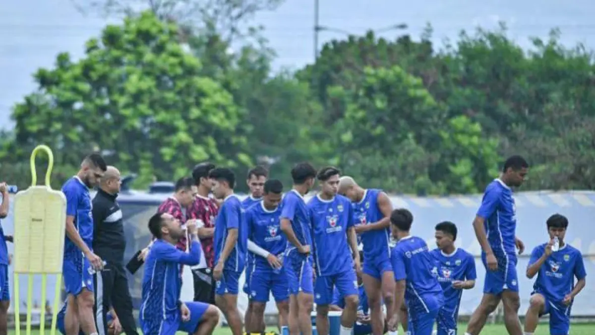 Squad Persib terbaru 2026 diracik ulang dengan pemain trial, strategi baru, dan target juara Liga 1 yang lebih ambisius.
