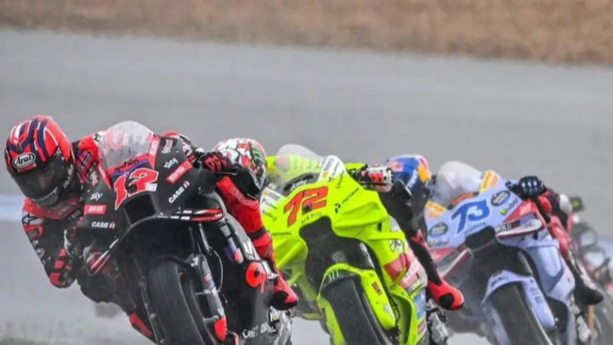 Veda Ega Pratama pimpin Rookie of the Year Moto3 2026 dan start dari posisi 9 di GP Hungaria. Mampukah raih podium? (Pinterest) 