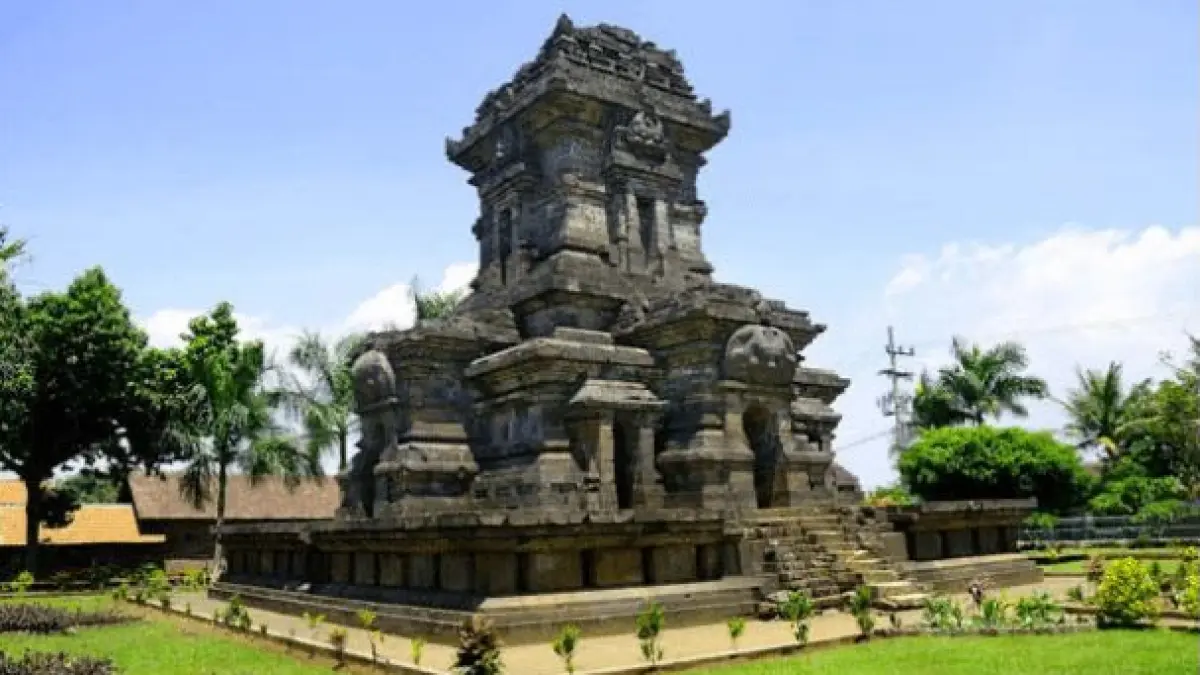 Kisah Ken Arok dan Keris Empu Gandring: ambisi, kutukan, dan lahirnya Singasari yang mengubah sejarah Jawa.