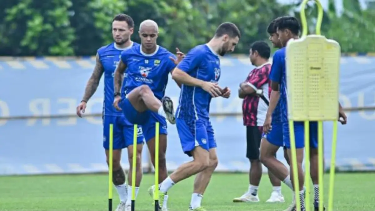 Persib terbaru hari ini fokus menyiapkan pramusim 2026. Bojan Hodak mulai menyusun program latihan dan evaluasi skuad Maung Bandung.
